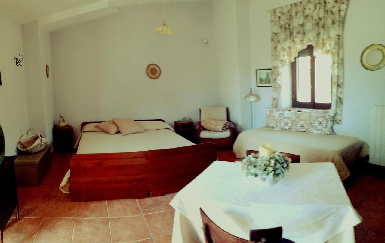 Agriturismo Tre Santi Villa Padula Eksteriør billede